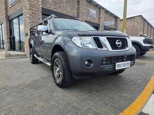 Nissan NAVARA 3.0 DCI V6 LE A/T 4X4 in Namibia