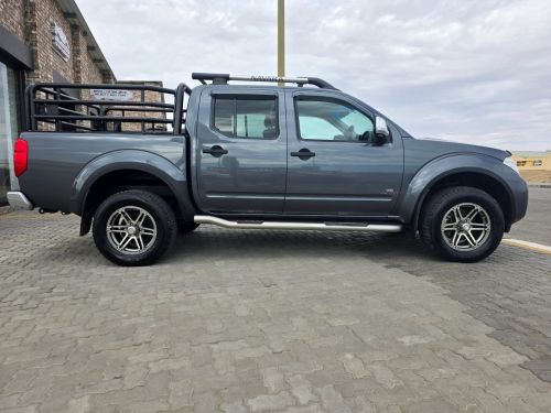 Nissan NAVARA 3.0 DCI V6 LE A/T 4X4 in Namibia