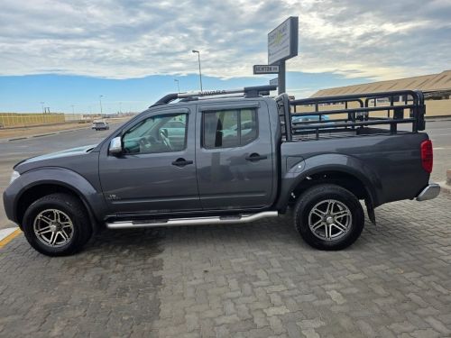Nissan NAVARA 3.0 DCI V6 LE A/T 4X4 in Namibia