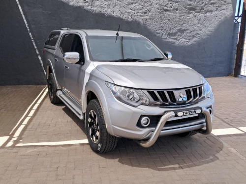 Mitsubishi Triton 2.4 Di- DC 4x4 in Namibia