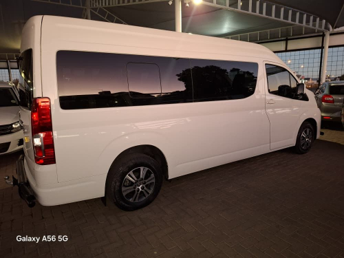 Toyota Quantum 2.8 Gl Slwb 14 Seat in Namibia