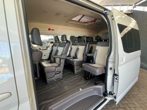 Toyota Quantum 2.8 Gl Slwb 14 Seat in Namibia
