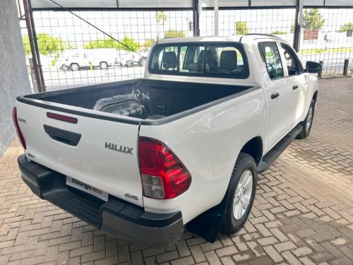 Toyota Hilux 2.4 DC SRX 4x4 in Namibia