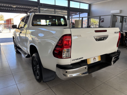 Toyota Toyota Hilux Ex/cab 2.4 A/t 2x4 in Namibia