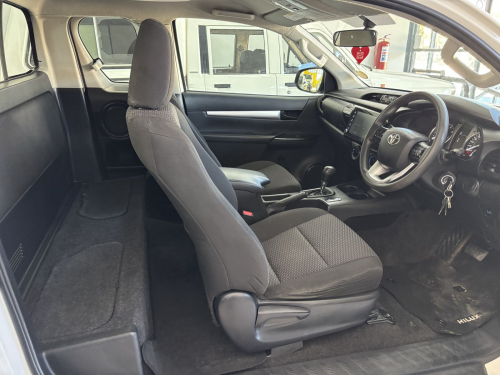 Toyota Toyota Hilux Ex/cab 2.4 A/t 2x4 in Namibia