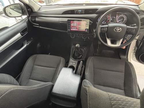 Toyota Hilux Ex/cab 2.4 Raider M/t in Namibia