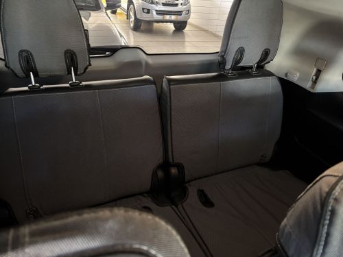 Toyota Land Cruiser VX R 200 4.5 V8 in Namibia