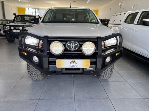 Toyota Hilux 2.4 Ex/cab 2x4 M/t in Namibia