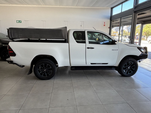 Toyota Hilux 2.4 Ex/cab 2x4 M/t in Namibia