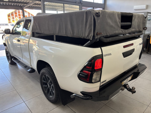 Toyota Hilux 2.4 Ex/cab 2x4 M/t in Namibia