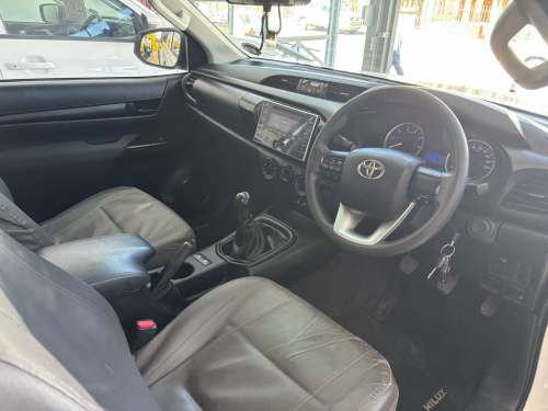 Toyota Hilux 2.4 Ex/cab 2x4 M/t in Namibia