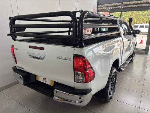 Toyota Hilux Ex/cab 2.4 M/t Raider 2x4 in Namibia