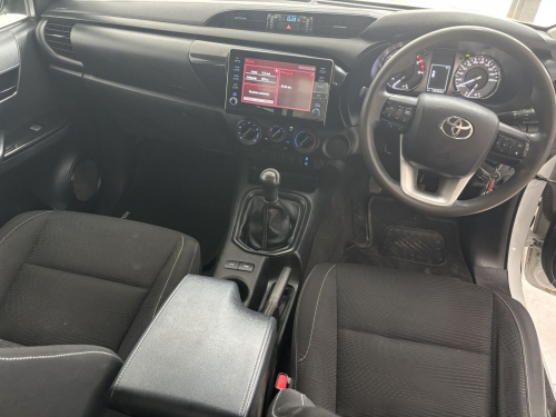Toyota Hilux Ex/cab 2.4 M/t Raider 2x4 in Namibia