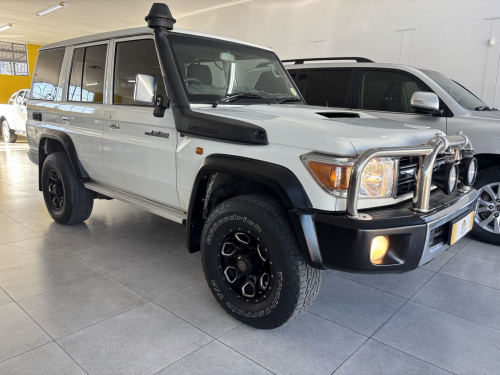 Toyota Land Cruiser 76 4.5 V8 Diesel SW in Namibia
