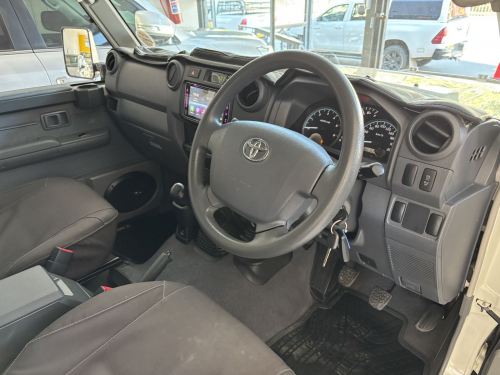 Toyota Land Cruiser 76 4.5 V8 Diesel SW in Namibia