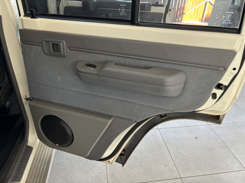 Toyota Land Cruiser 76 4.5 V8 Diesel SW in Namibia