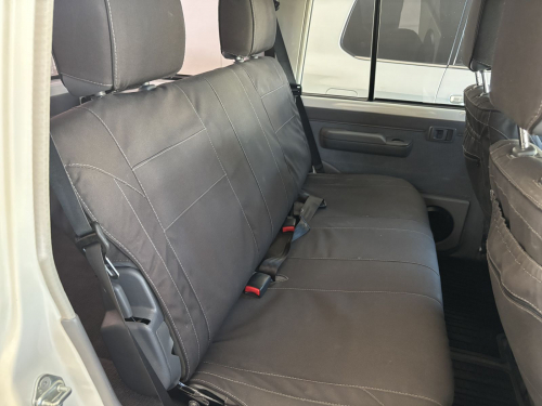 Toyota Land Cruiser 76 4.5 V8 Diesel SW in Namibia