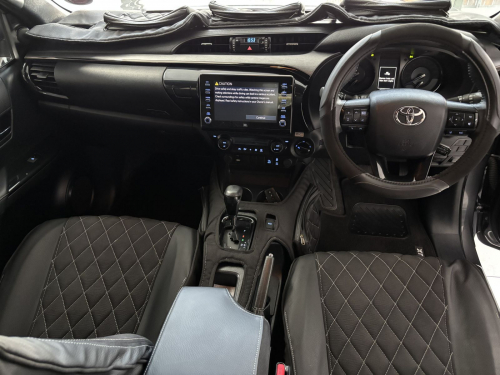 Toyota Hilux 2.8 Legend D/cab 4x4 A/t in Namibia