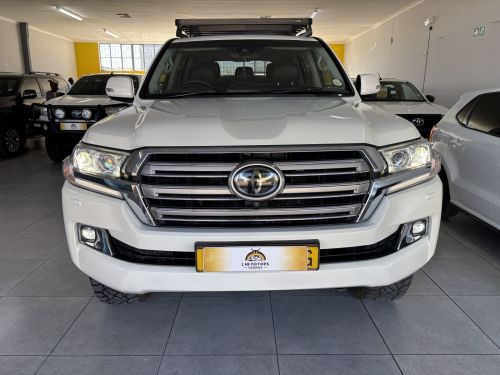Toyota Land Cruiser VX R 200 4.5 V8 in Namibia
