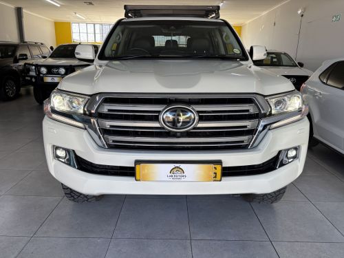 Toyota Land Cruiser VX R 200 4.5 V8 in Namibia