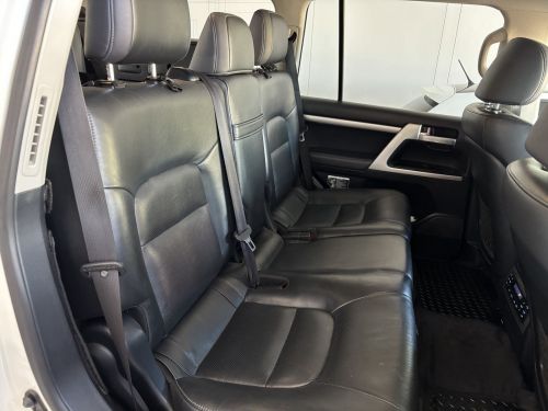 Toyota Land Cruiser VX R 200 4.5 V8 in Namibia
