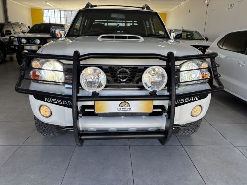 Nissan NP 300 D/cab 4x4 M/t 2.5 Diesel in Namibia