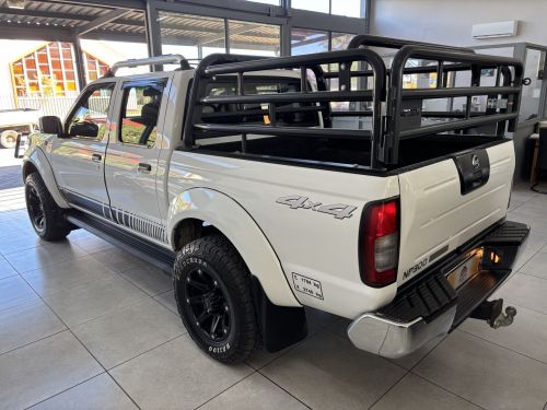 Nissan NP 300 D/cab 4x4 M/t 2.5 Diesel in Namibia