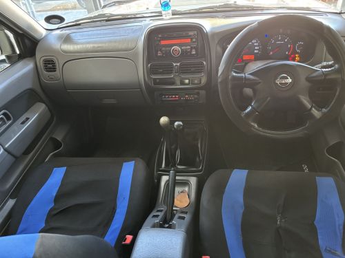 Nissan NP 300 D/cab 4x4 M/t 2.5 Diesel in Namibia