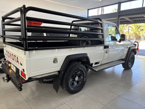 Toyota Land Cruiser S/cab 4.0 V6 M/t in Namibia