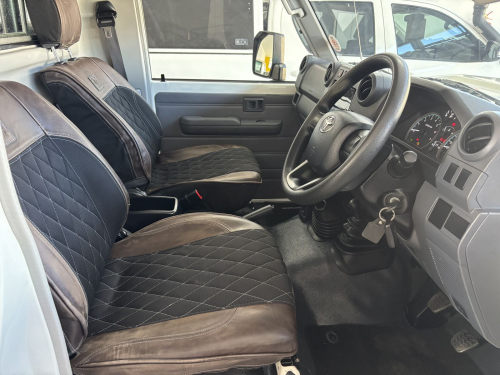 Toyota Land Cruiser S/cab 4.0 V6 M/t in Namibia