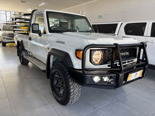 Used Toyota Land Cruiser S/cab 4.0 V6 M/t for sale in Gobabis