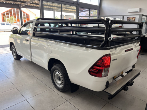 Toyota Hilux 2.4 s/cab 2x4 m/t in Namibia