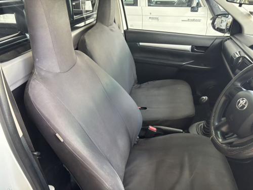 Toyota Hilux 2.4 s/cab 2x4 m/t in Namibia
