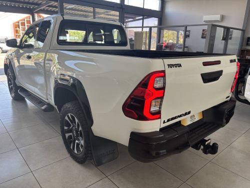 Toyota Hilux Legend 55 Ex/cab 4x4 A/t 2.8 in Namibia