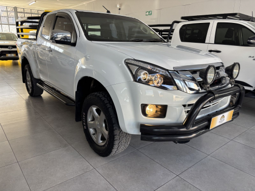 Used Isuzu D teq 3.0 Ex/cab 4x4 M/t for sale in Gobabis