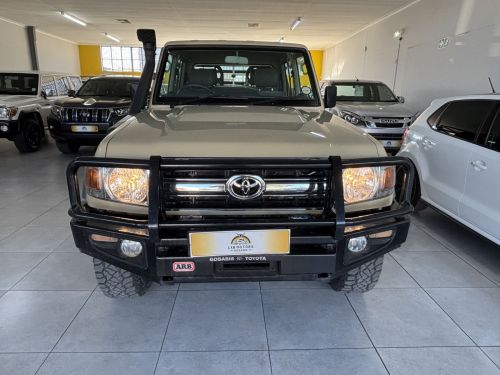 Toyota Land Cruiser D/cab 4.0 V6 M/t in Namibia