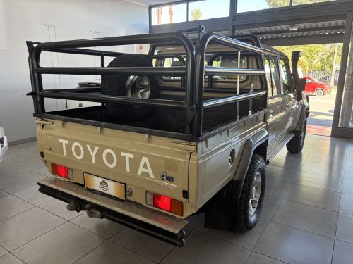 Toyota Land Cruiser D/cab 4.0 V6 M/t in Namibia