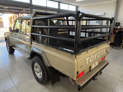 Toyota Land Cruiser D/cab 4.0 V6 M/t in Namibia