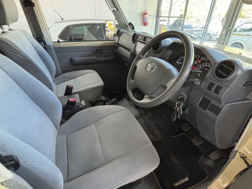 Toyota Land Cruiser D/cab 4.0 V6 M/t in Namibia