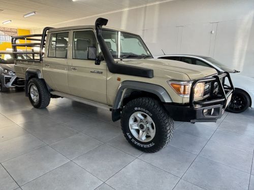 Pre-owned Toyota Land Cruiser D/cab 4.0 V6 M/t for sale in 