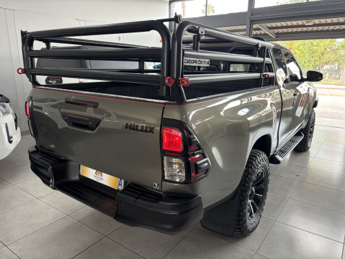 Toyota Hilux 2.4 Ex/cab 2x4 M/t in Namibia