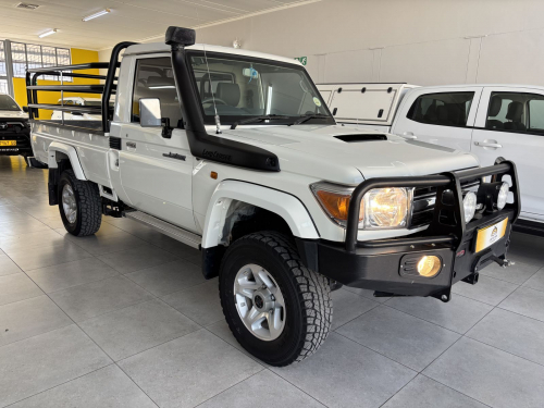 Toyota Land cruiser S/cab V8 diesel in Namibia