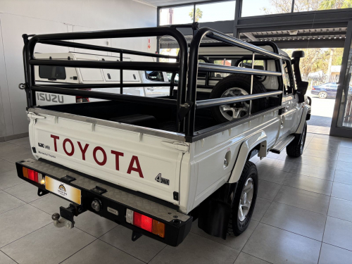 Toyota Land cruiser S/cab V8 diesel in Namibia
