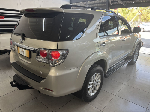Toyota Fortuner 2.5 Vnt 2x4 A/t in Namibia