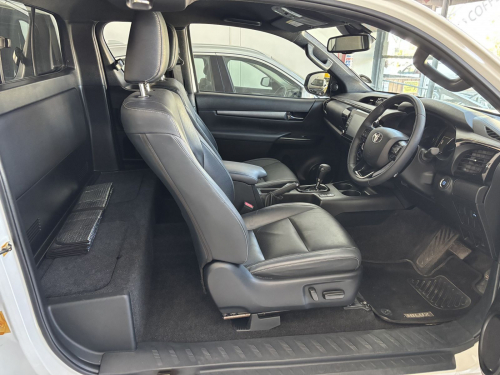 Toyota Hilux Legend Ex/cab 2.8 4x4 A/t in Namibia