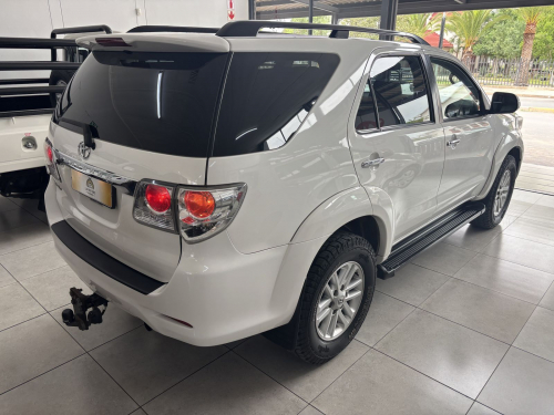 Toyota Fortuner D4d 3.0 A/t 2x4 in Namibia