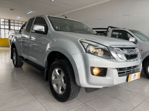 Isuzu ISUZU KB 300 Ex/cab 2x4 M/t in Namibia