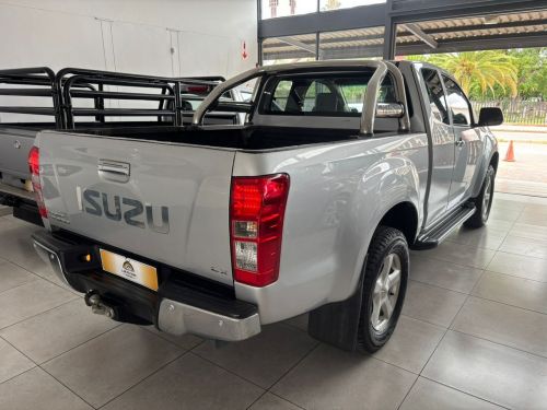 Isuzu ISUZU KB 300 Ex/cab 2x4 M/t in Namibia