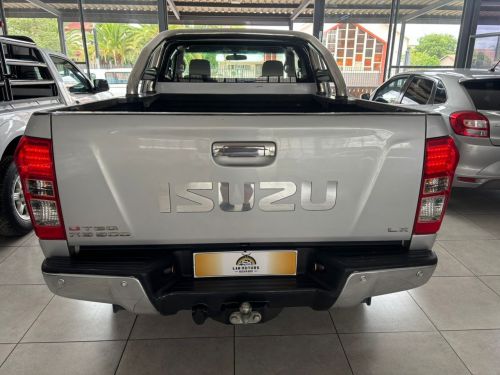 Isuzu ISUZU KB 300 Ex/cab 2x4 M/t in Namibia