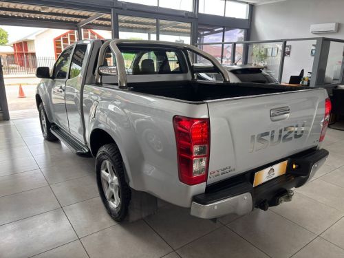 Isuzu ISUZU KB 300 Ex/cab 2x4 M/t in Namibia